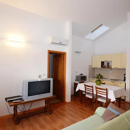 Apartman Mon Perin Castrum - Ana *